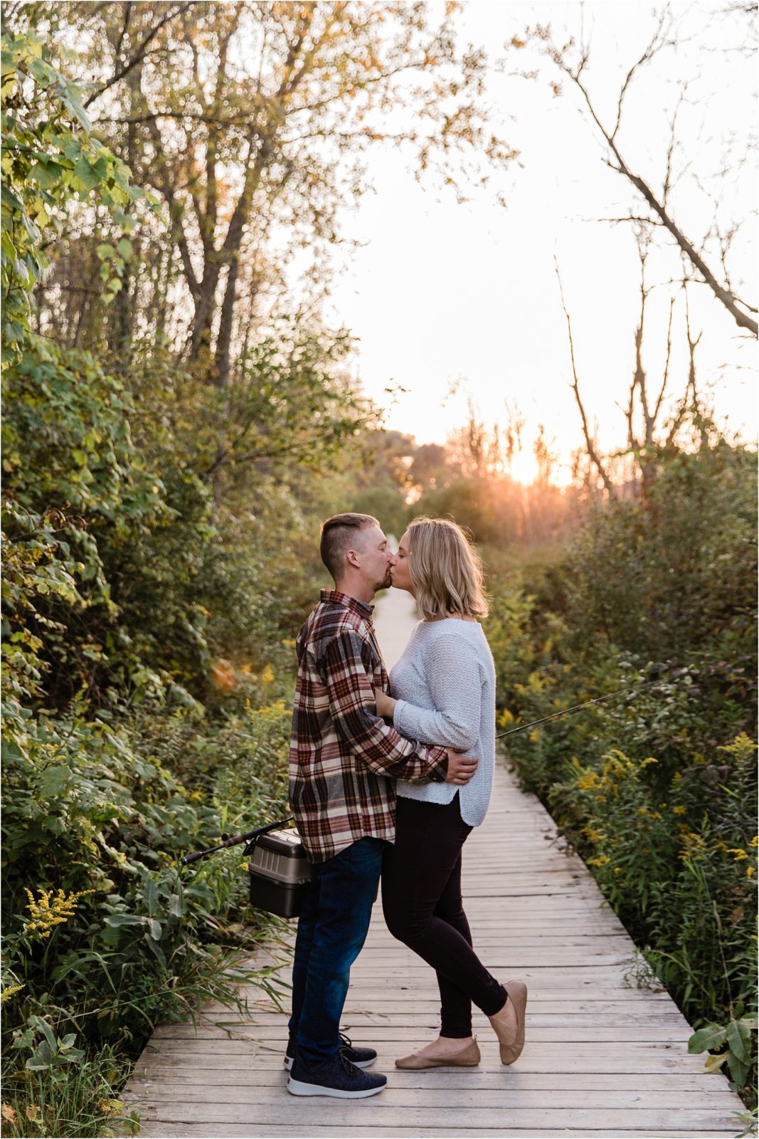 WISCONSIN ENGAGEMENT SESSION ON LAKEFRONT | HAPPY TAKES PHOTOGRAPHY
