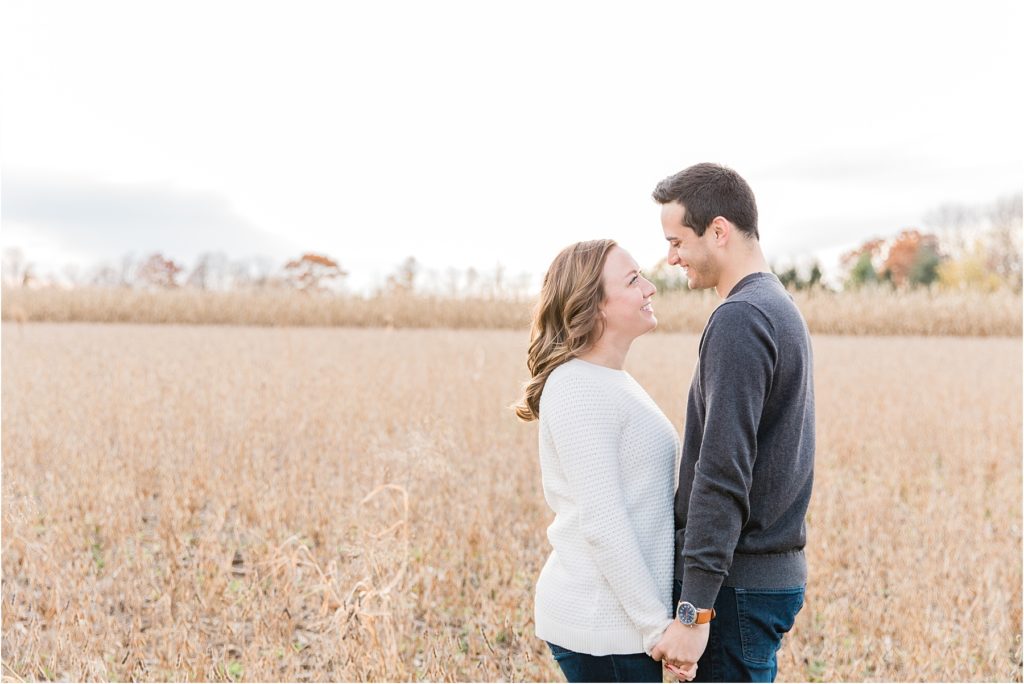 WISCONSIN FALL ENGAGEMENT | HAPPY TAKES PHOTOGRAPHY