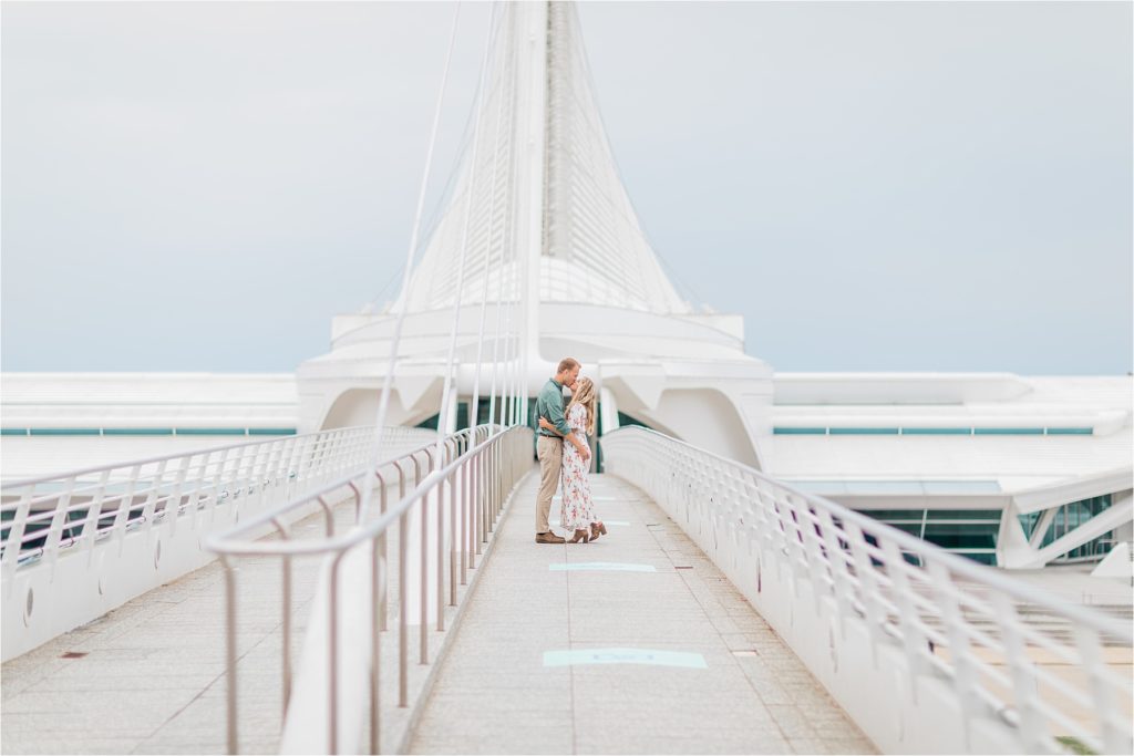 Engagement Session at the Milwaukee Art Museum 