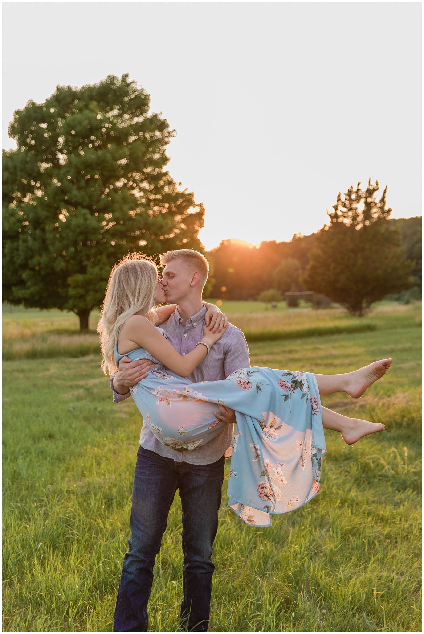 WISCONSIN SUMMER ENGAGEMENT SESSION | HAPPY TAKES PHOTOGRAPHY