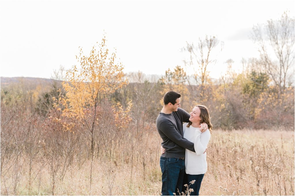 WISCONSIN FALL ENGAGEMENT | HAPPY TAKES PHOTOGRAPHY